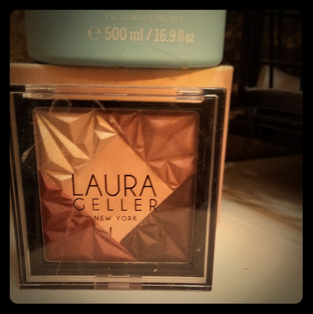 EYESHADOW PALETTE